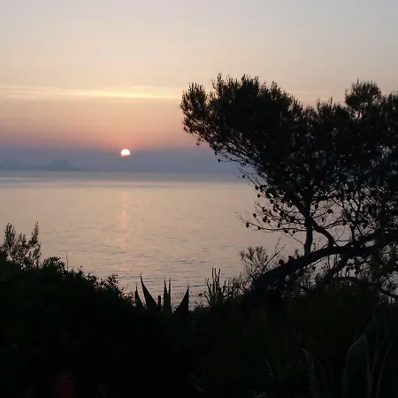 Fort De La Tourterelle En Bord De Mer Avec Villa *